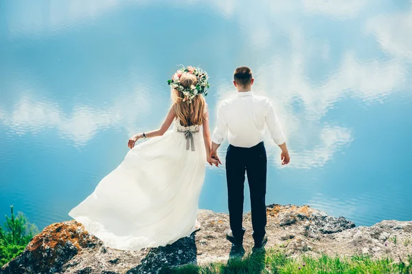 Young wedding couple — Stock Photo, Image