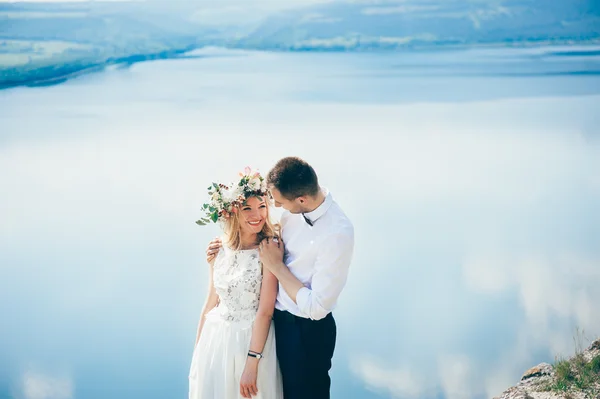 Joven pareja de boda — Foto de Stock