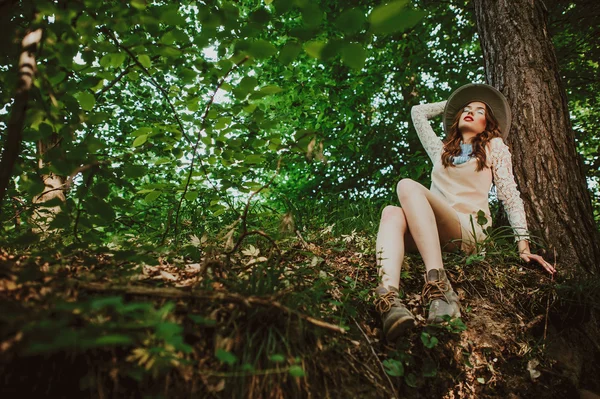 Beautiful young girl in the woods — Stock Photo, Image