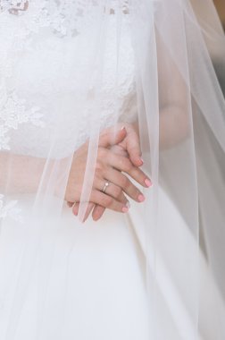 Gelinin elinde yakın çekim