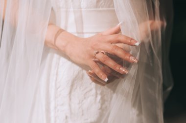 Gelinin elinde yakın çekim