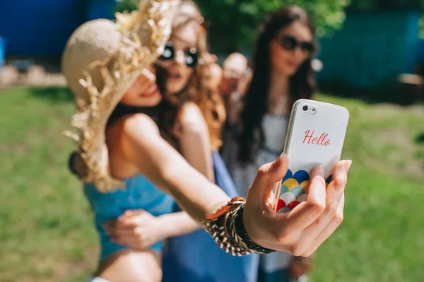 Beautiful girls doing selfie — Stock Photo, Image