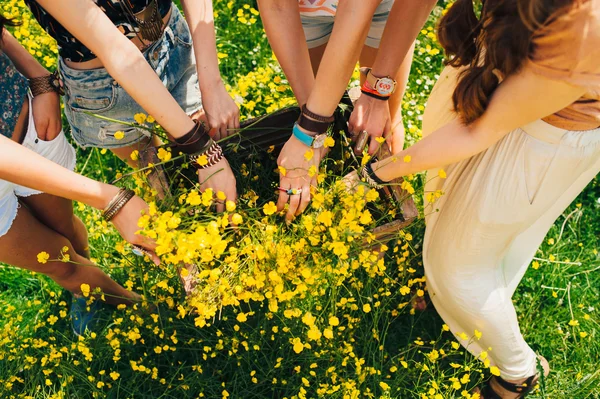 Four beautiful hippie girls — Stock Photo, Image