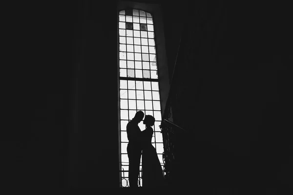 Sposa e sposo in una casa accogliente — Foto Stock