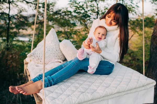 Moeder met kleine dochter — Stockfoto