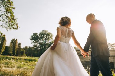 Çift düğün parkta sonra