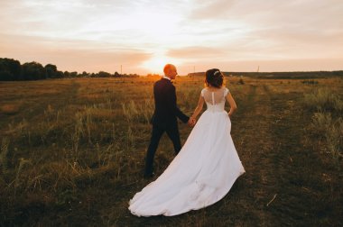 Akşamları düğün çifti