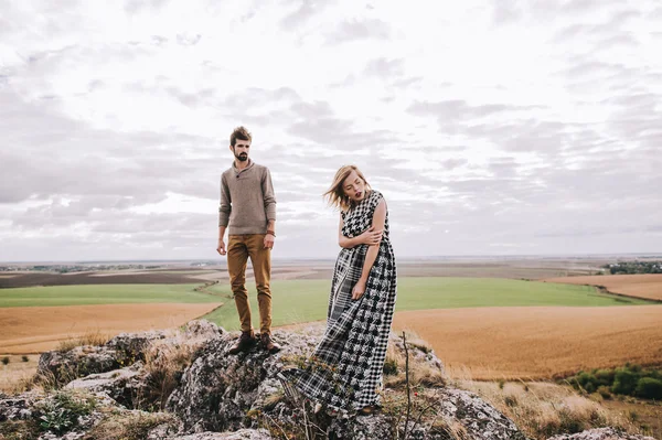 Jovem casal juntos — Fotografia de Stock