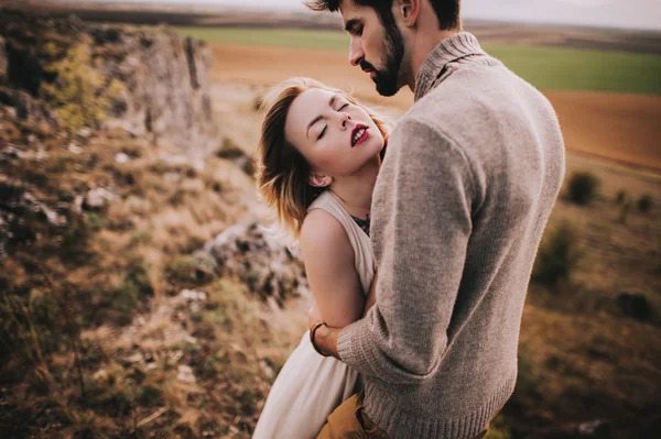 Passionné jeune couple — Photo