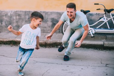 Aile eğleniyor Çift Kişilik Bisiklet
