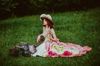 tavşan ile güzel kızıl saçlı kız