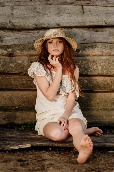 Menina bonita com cabelo vermelho — Fotografia de Stock