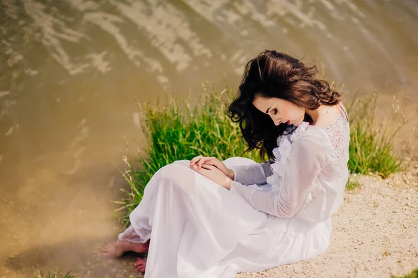 Beautiful brunette girl in white dress — Stock Photo, Image