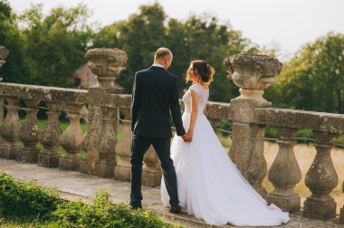 Çift düğün parkta sonra