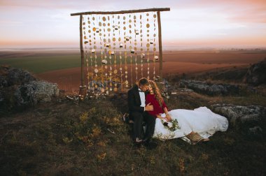 Genç gelin ve damat dans