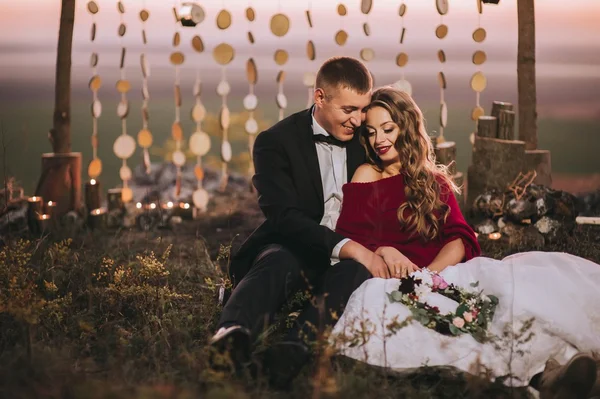 Genç gelin ve damat dans