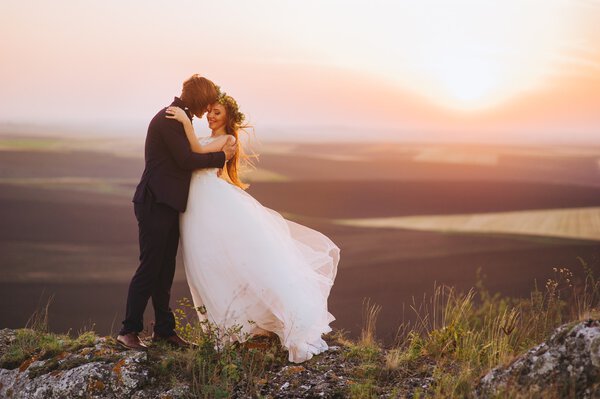 Wedding couple in the evening