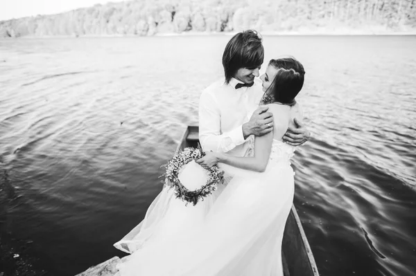 Novia y novio después de la boda — Foto de Stock