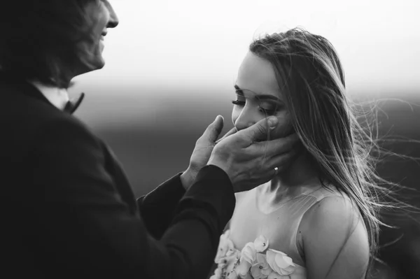 Jovem casal de casamento — Fotografia de Stock