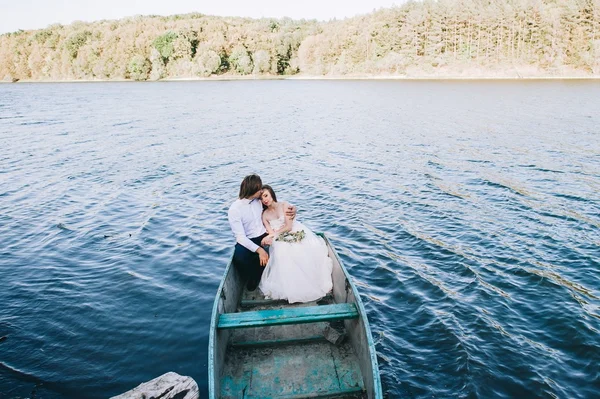 Novia y novio después de la boda —  Fotos de Stock