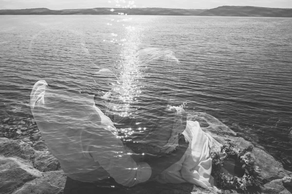 Beau couple sur la plage — Photo