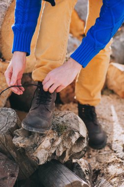 Ayakkabı bağlama turizm