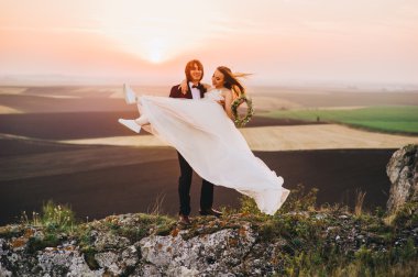 Akşamları düğün çifti