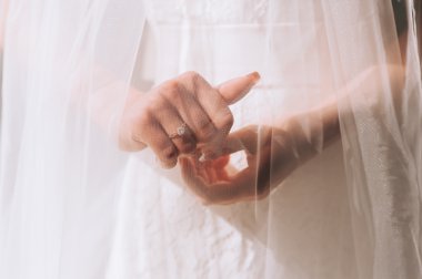 Yüzük ile gelin el 