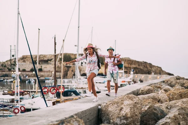 Pár na dovolené v Řecku — Stock fotografie