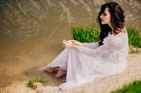 Beautiful brunette girl in white dress — Stock Photo, Image