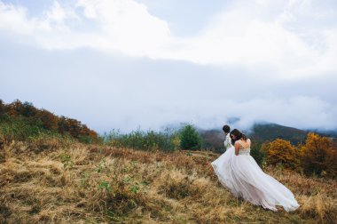 mutlu bir yeni evli çift