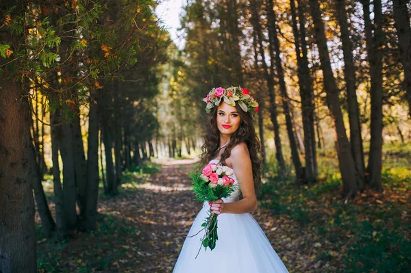 Happy bride in forest — Stock Photo, Image