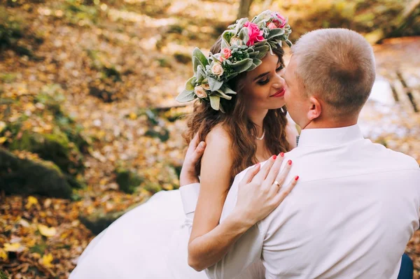 Novia y novio felices —  Fotos de Stock