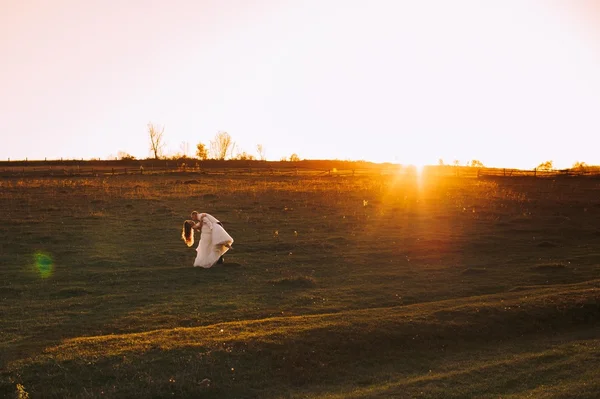 Novia y novio felices — Foto de Stock