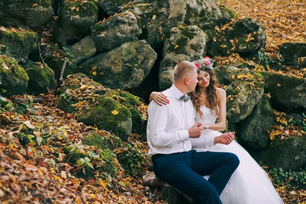 Bonito jovem casal — Fotografia de Stock