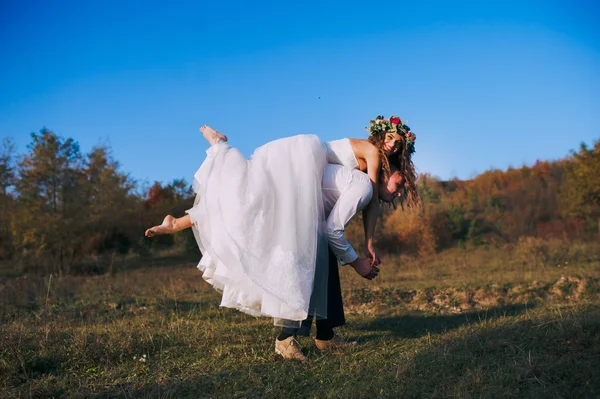 Novia y novio felices — Foto de Stock