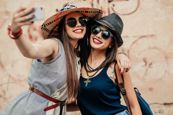 Beautiful girls making selfie — Stock Photo, Image