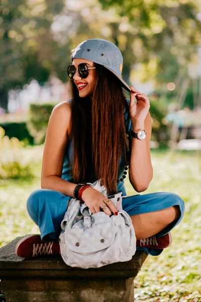 Beautiful brunette girl in sunglasses — Stock Photo, Image