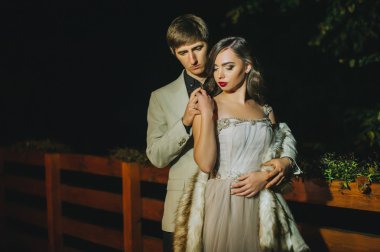 Akşamları düğün çifti