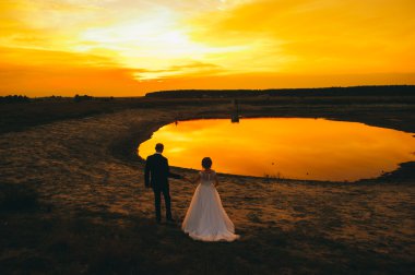 Düğün iki gün batımında