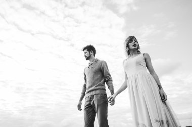 Sevgi dolu çift ekose içinde sarılmış