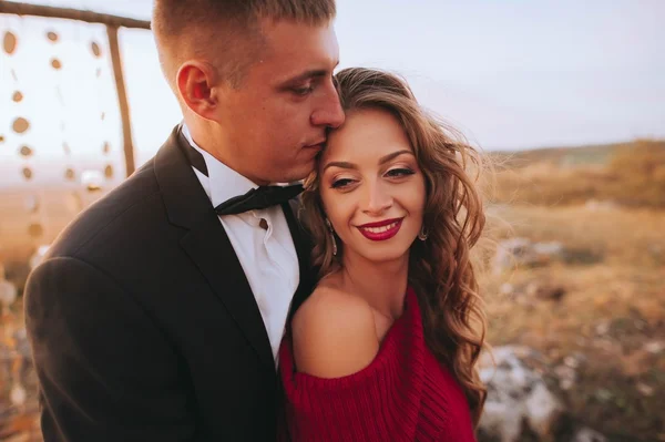 Atractiva pareja de boda — Foto de Stock