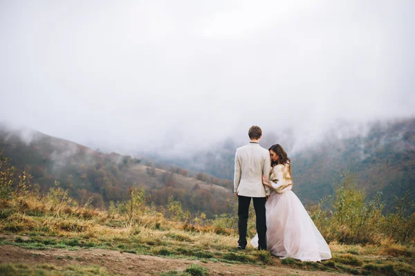 Feliz casal recém-casado — Fotografia de Stock