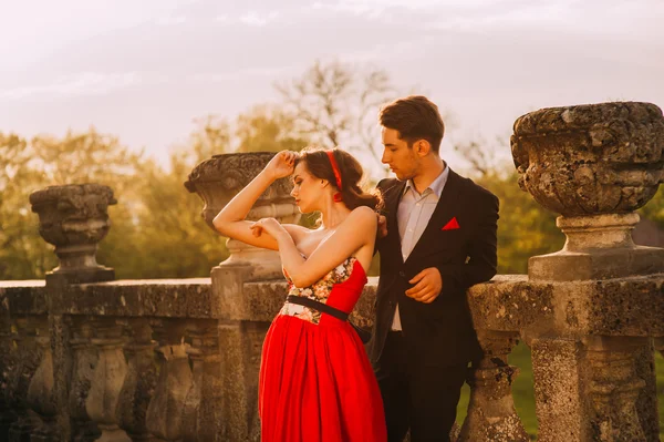 Jovem casal apaixonado — Fotografia de Stock