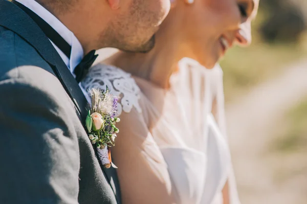 Jonge pas getrouwd paar — Stockfoto