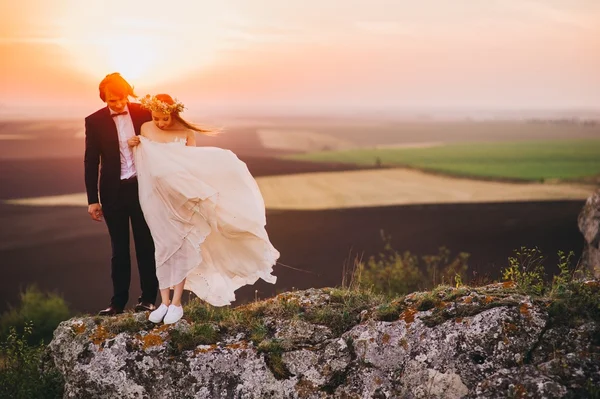 Akşamları düğün çifti — Stok fotoğraf