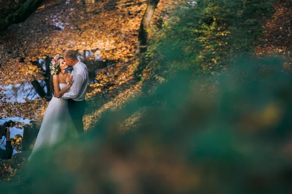 Šťastný ženich a nevěsta — Stock fotografie