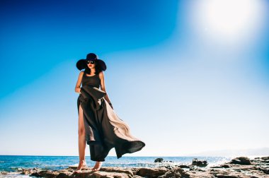 Siyah uzun elbise kız güzel