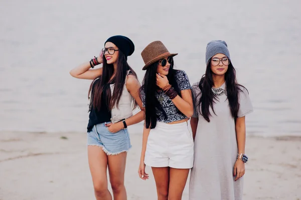 Tres hermosas chicas —  Fotos de Stock