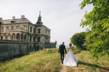 Çift düğün castle yakınındaki sonra
